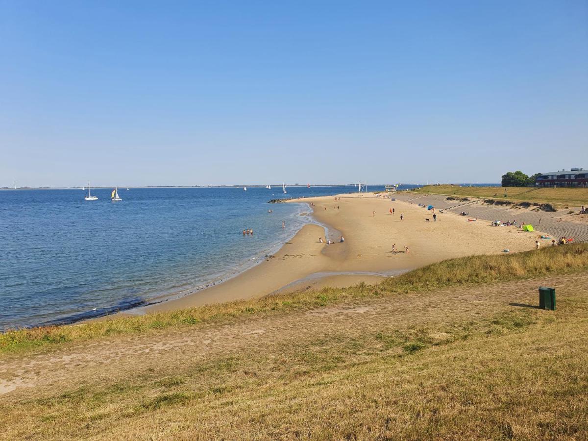 Vakantiehuis Op Villapark Oesterbaai Aan Zee , Met Speeltuin Grenzend Aan De Tuin ウェーメルディンゲ エクステリア 写真