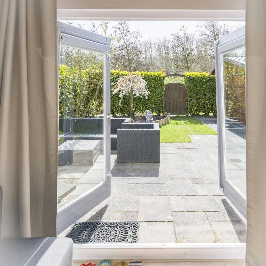 Vakantiehuis Op Villapark Oesterbaai Aan Zee , Met Speeltuin Grenzend Aan De Tuin ウェーメルディンゲ エクステリア 写真